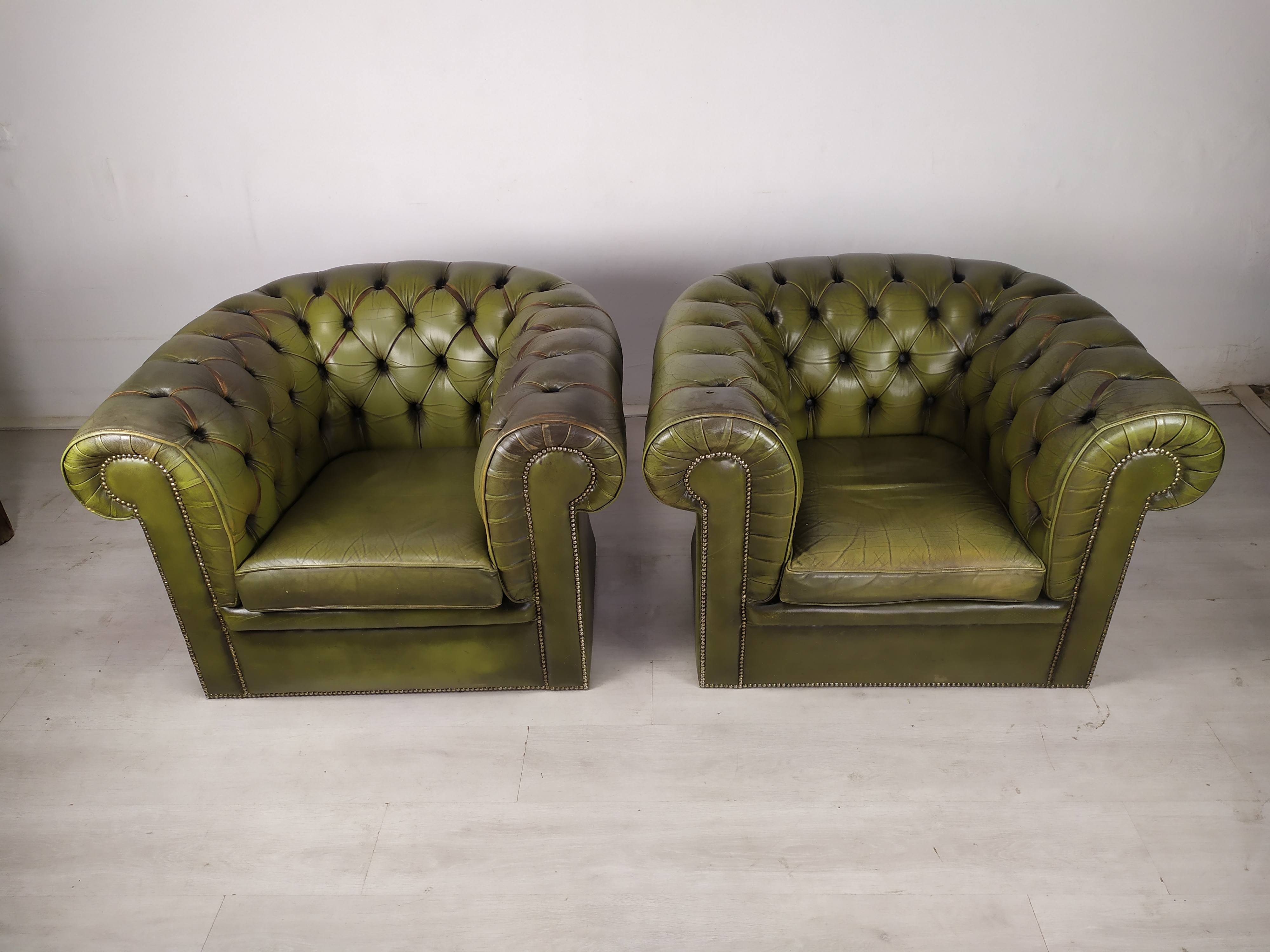Paire de fauteuils Chesterfield cuir vert
