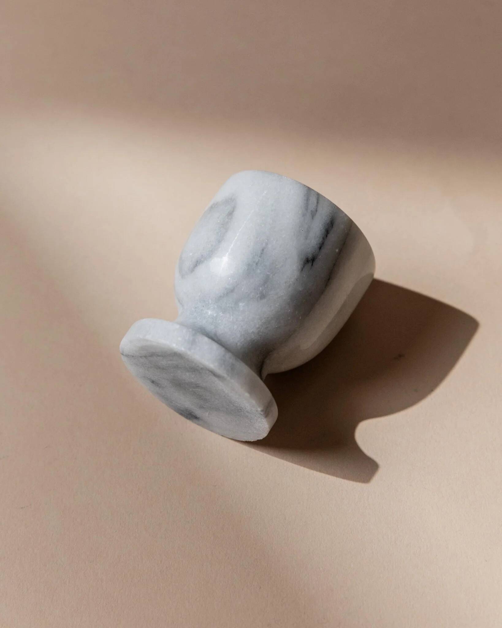 Ensemble de 6 coquetiers en marbre vintage gris et blanc – Sculptés à la main, vaisselle italienne des années 50