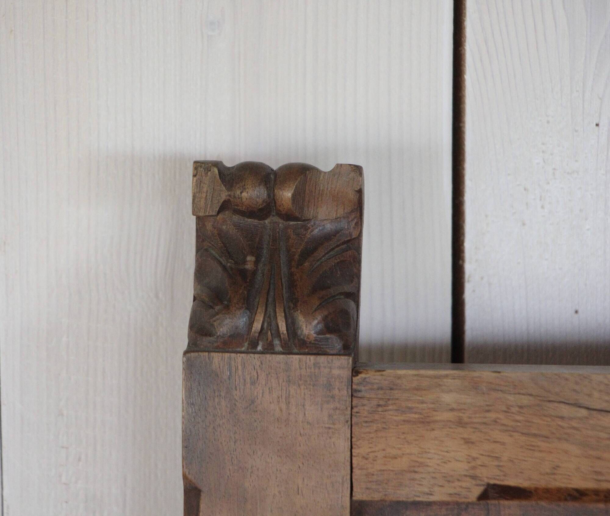 Pair of chairs in Spanish Renaissance style