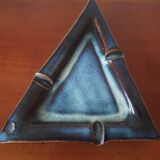 Cendrier triangle bleu vintage en grès émaillé