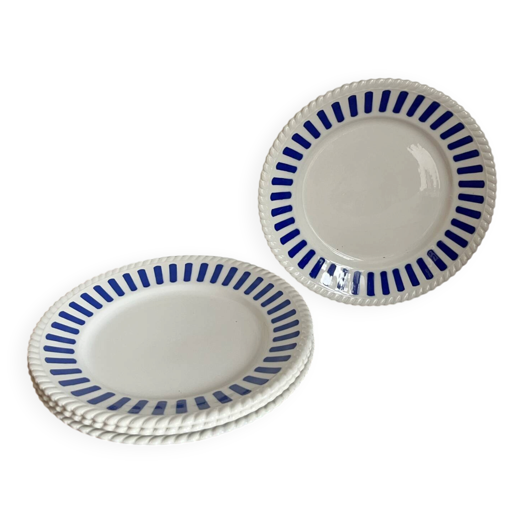 4 dinner plates