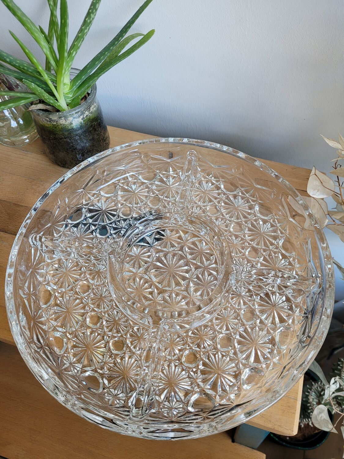 Serving dish in chiseled glass 5 compartments