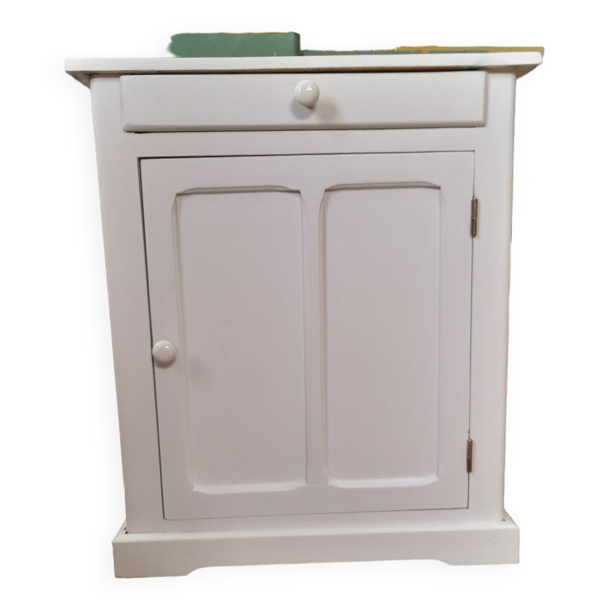 Buffet or Parisian bedside