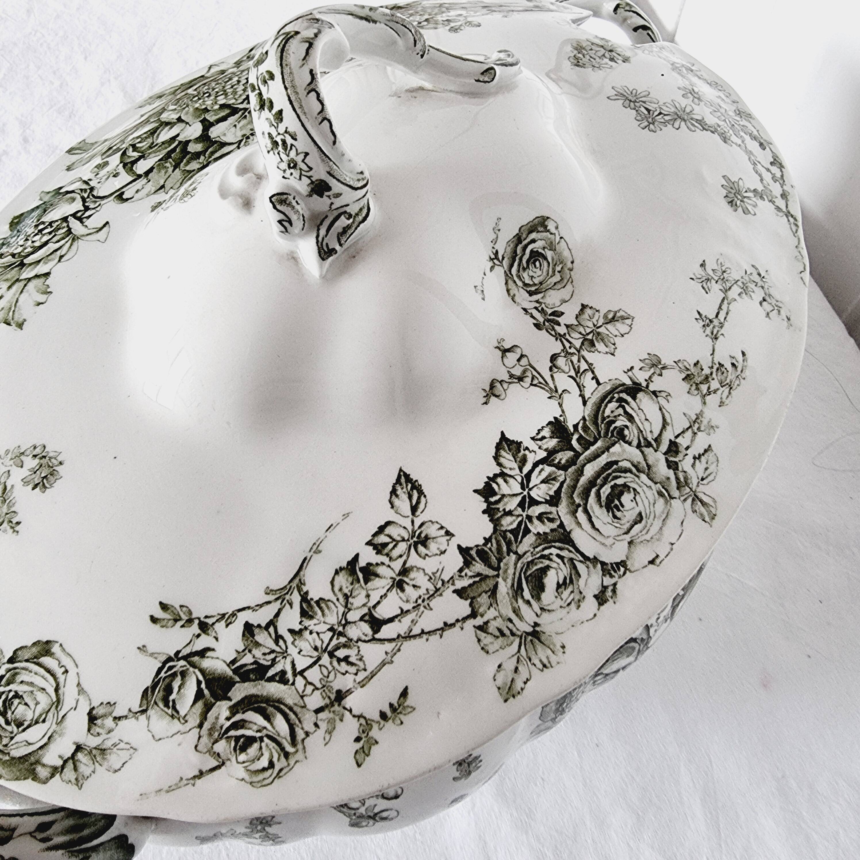 Antique Doulton Brurslem English Porcelain Tureen with Rose and Waratah Pattern from 1920