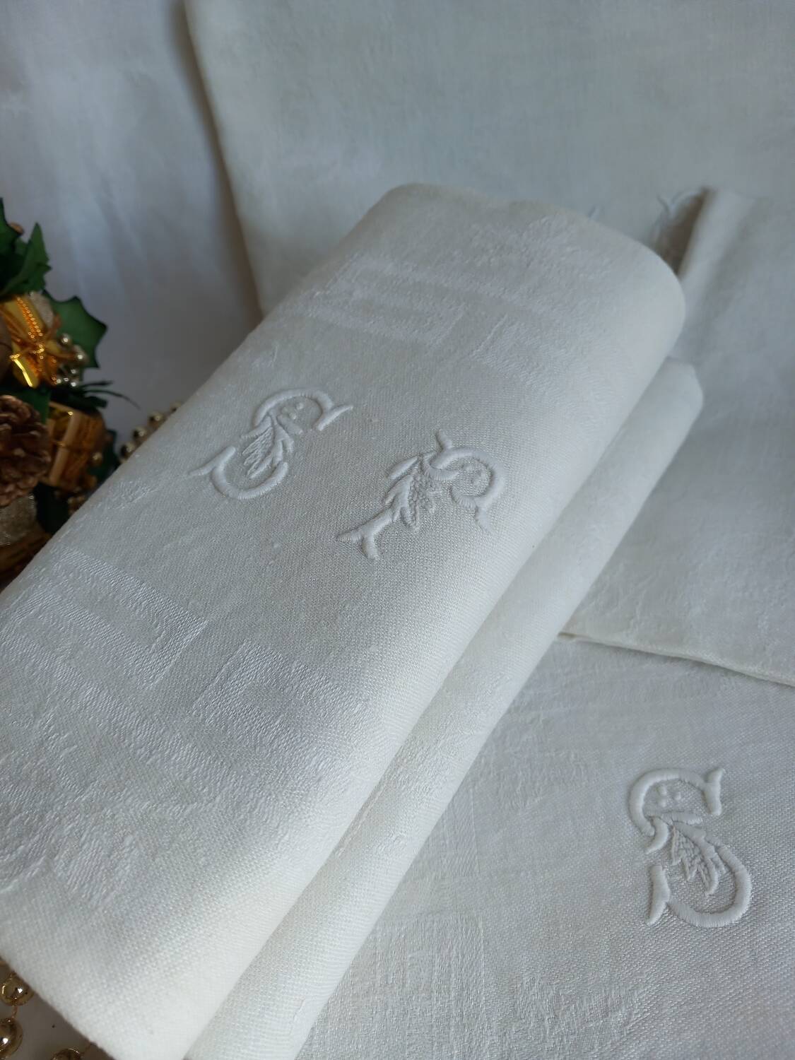 12 antique damask monogrammed napkins, 19th century