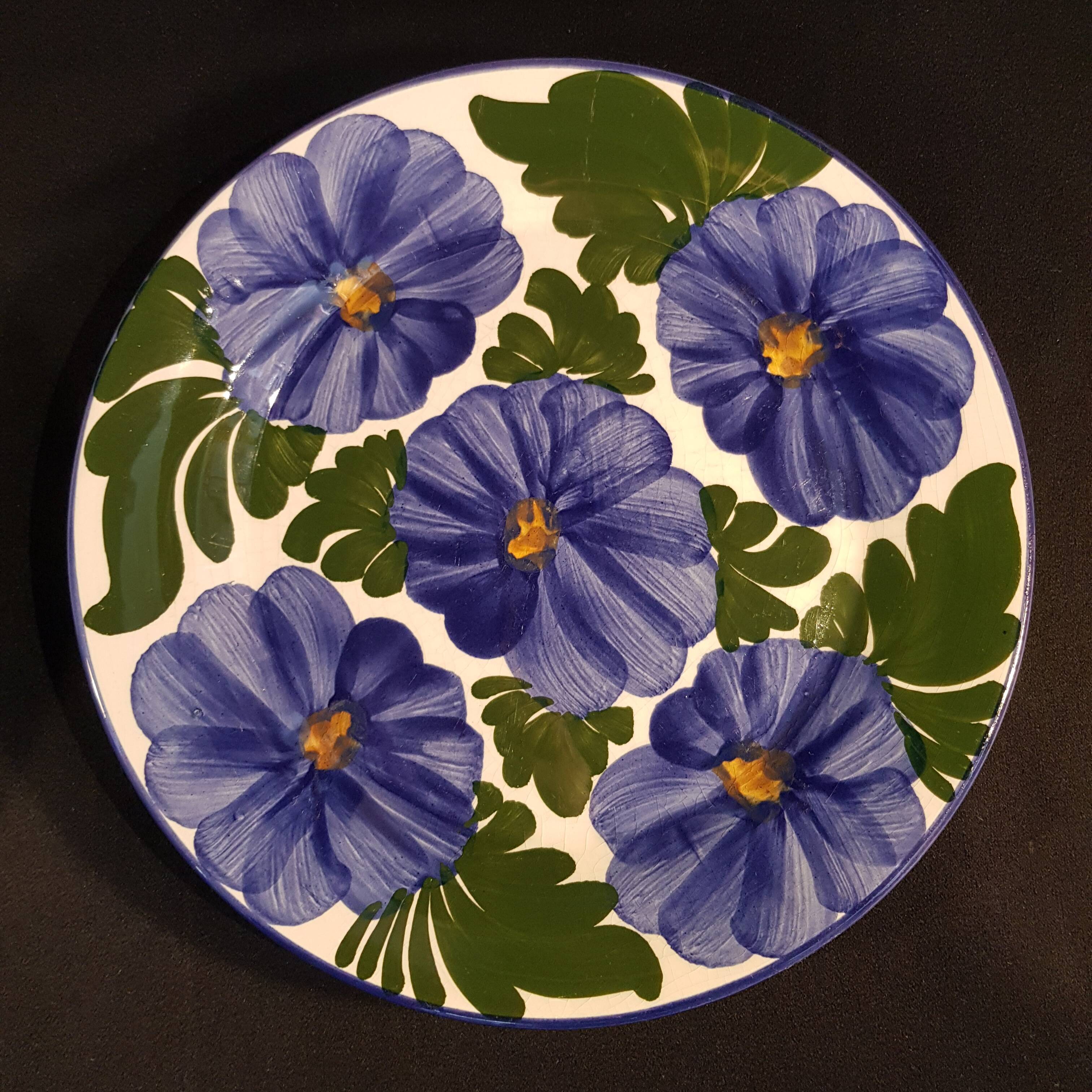 4 decorative earthenware plates