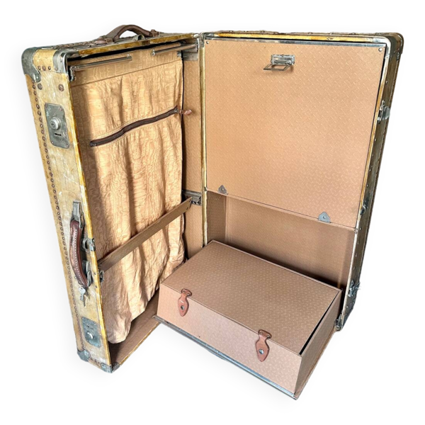 Malle cabine ancienne en Vélin