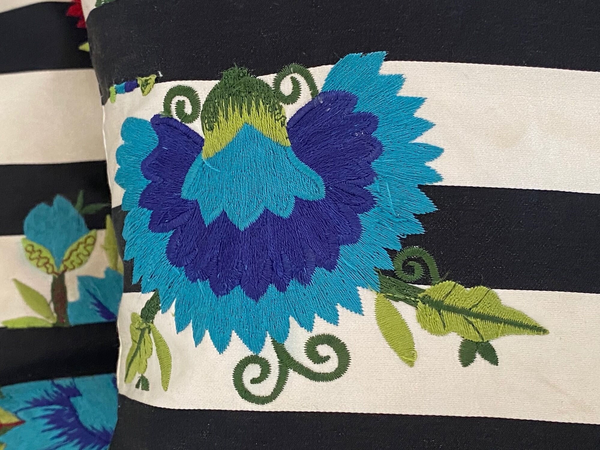 Lot of 2 cushions in the evening embroidered christian lacroix