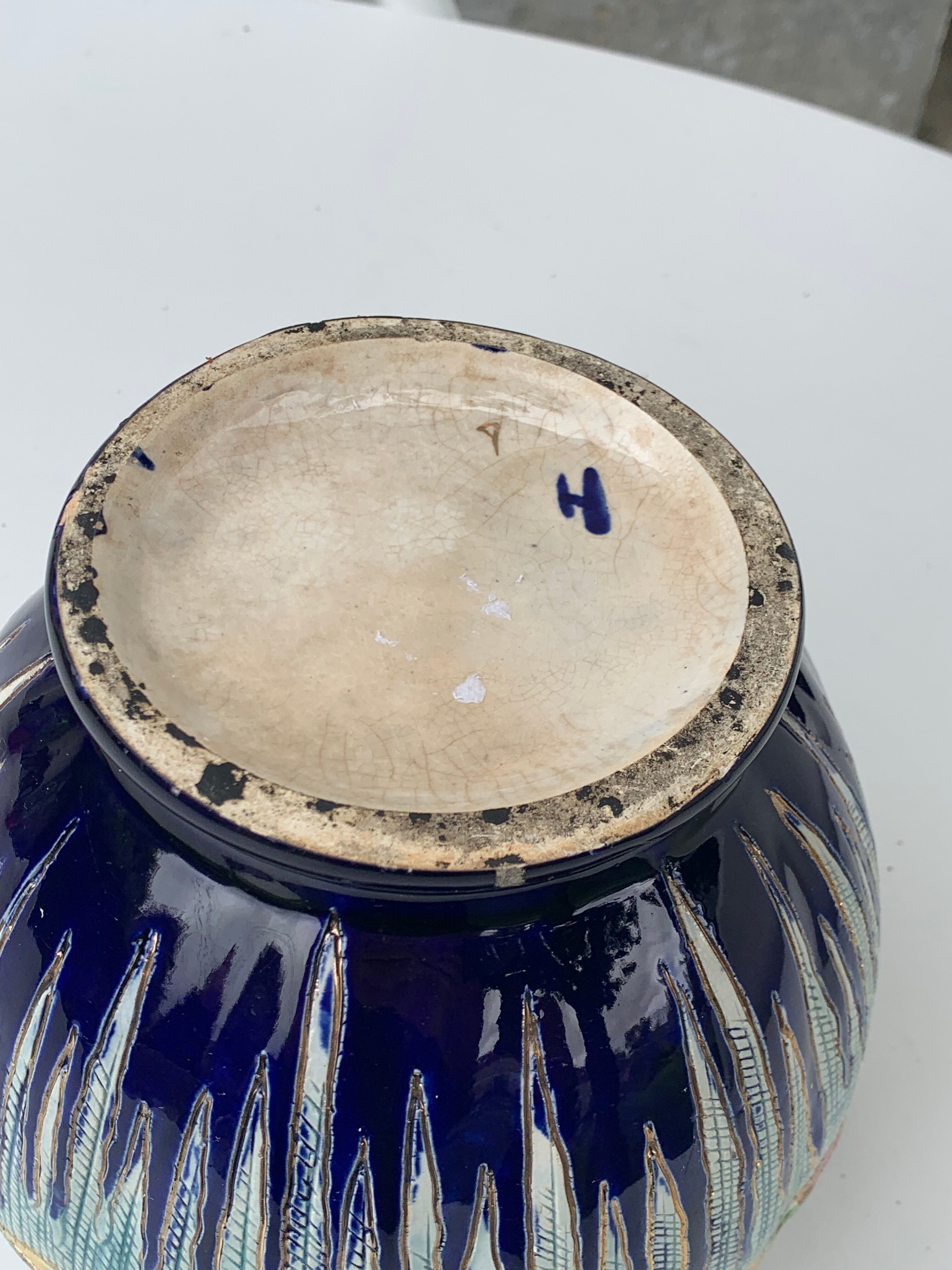 Art deco pot cache birds in old glazed ceramic