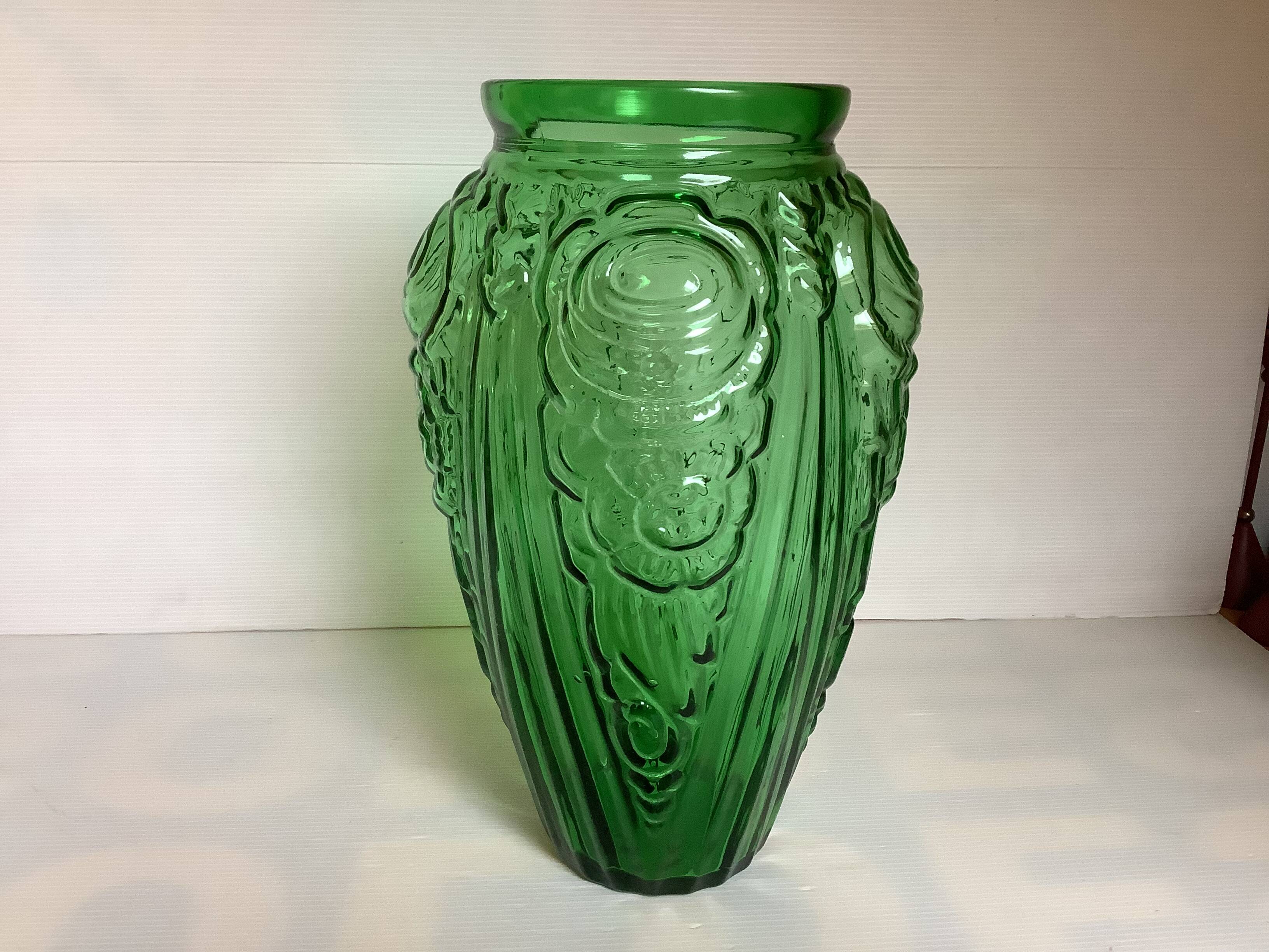Grand vase verre vert de Julius Stolle art déco