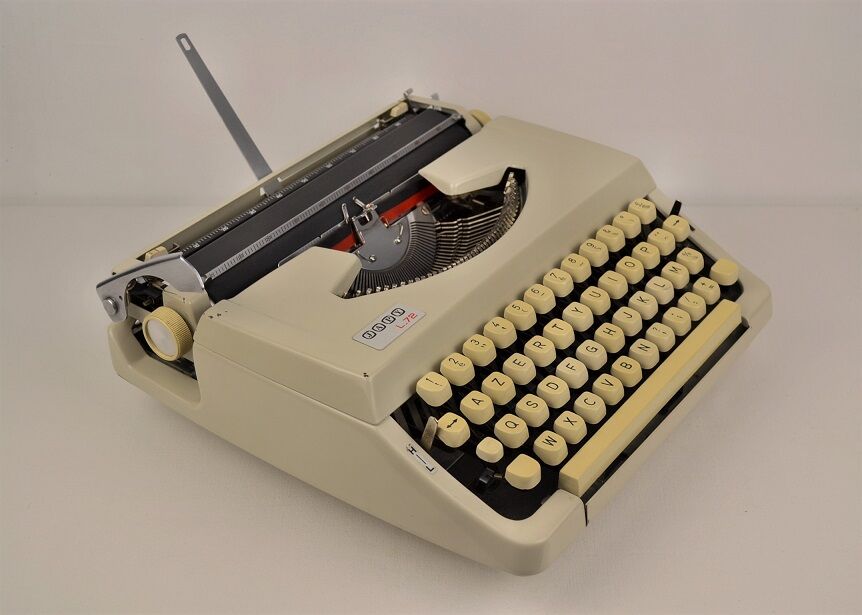 Machine à écrire portative Japy L.72 vintage 1970