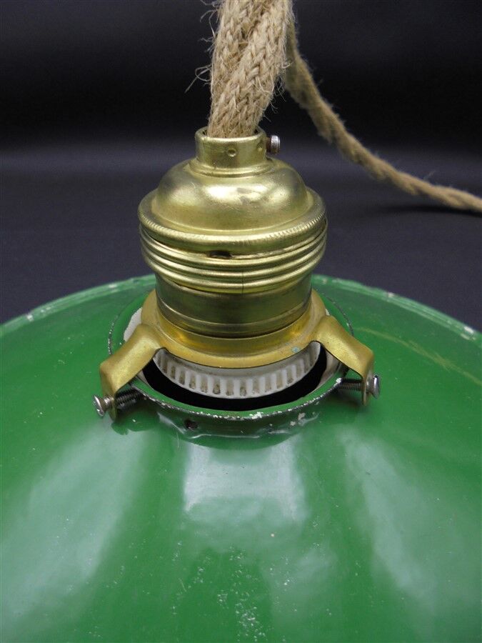 Industrial hanging lamp in enamelled sheet metal