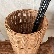 Panier en osier tressé , porte cannes vintage