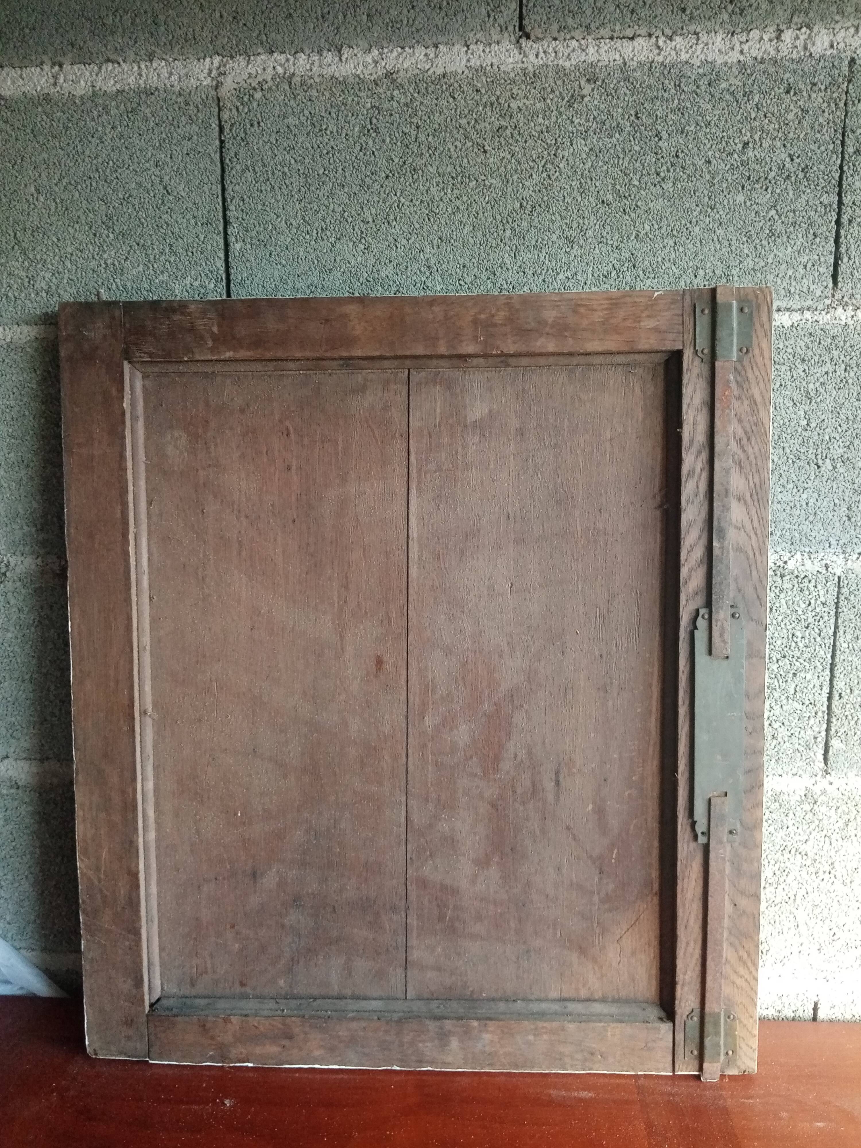 Ancienne porte patinée 64,5 x 59 cm
