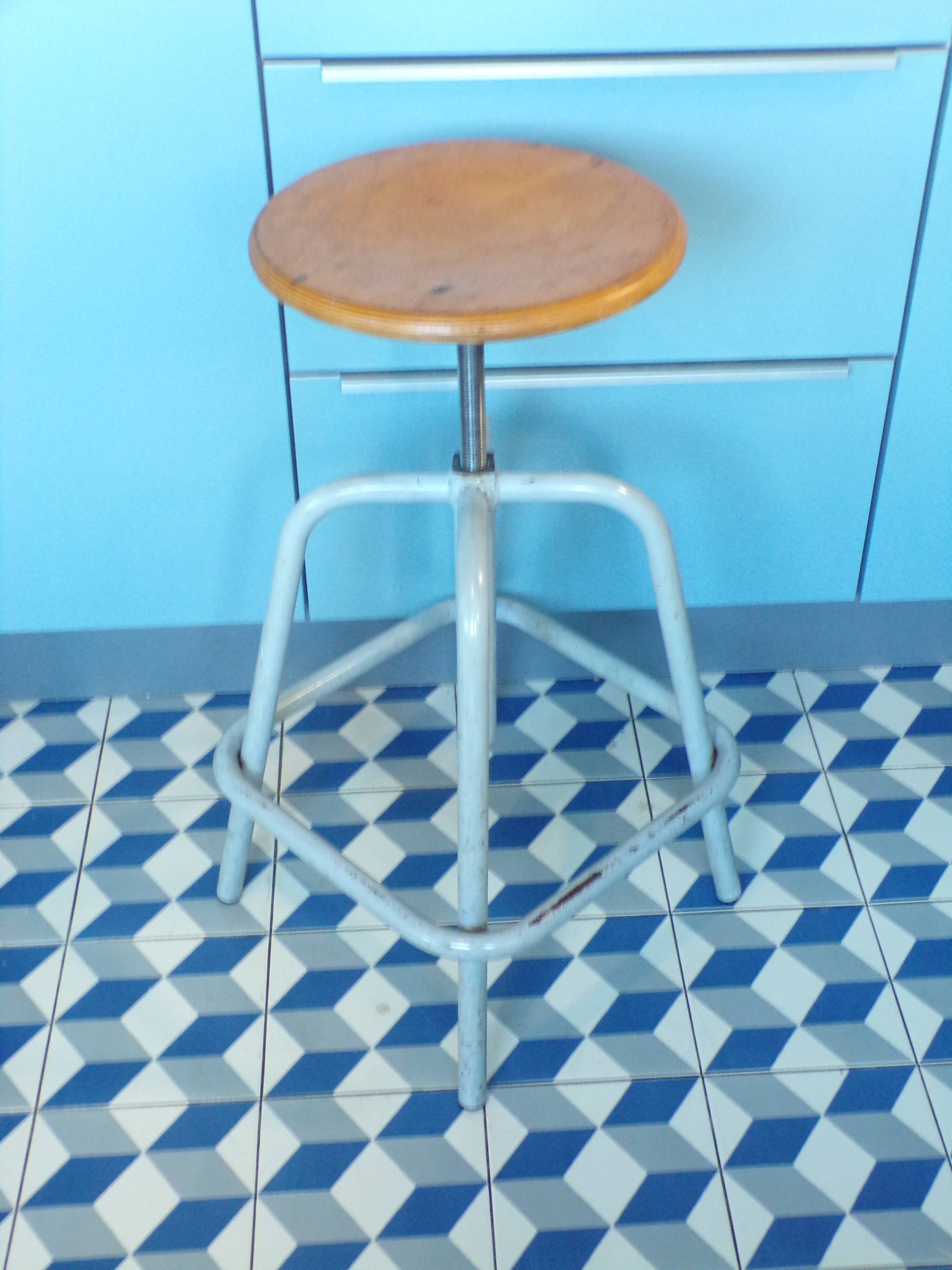 Unic screw workshop stool