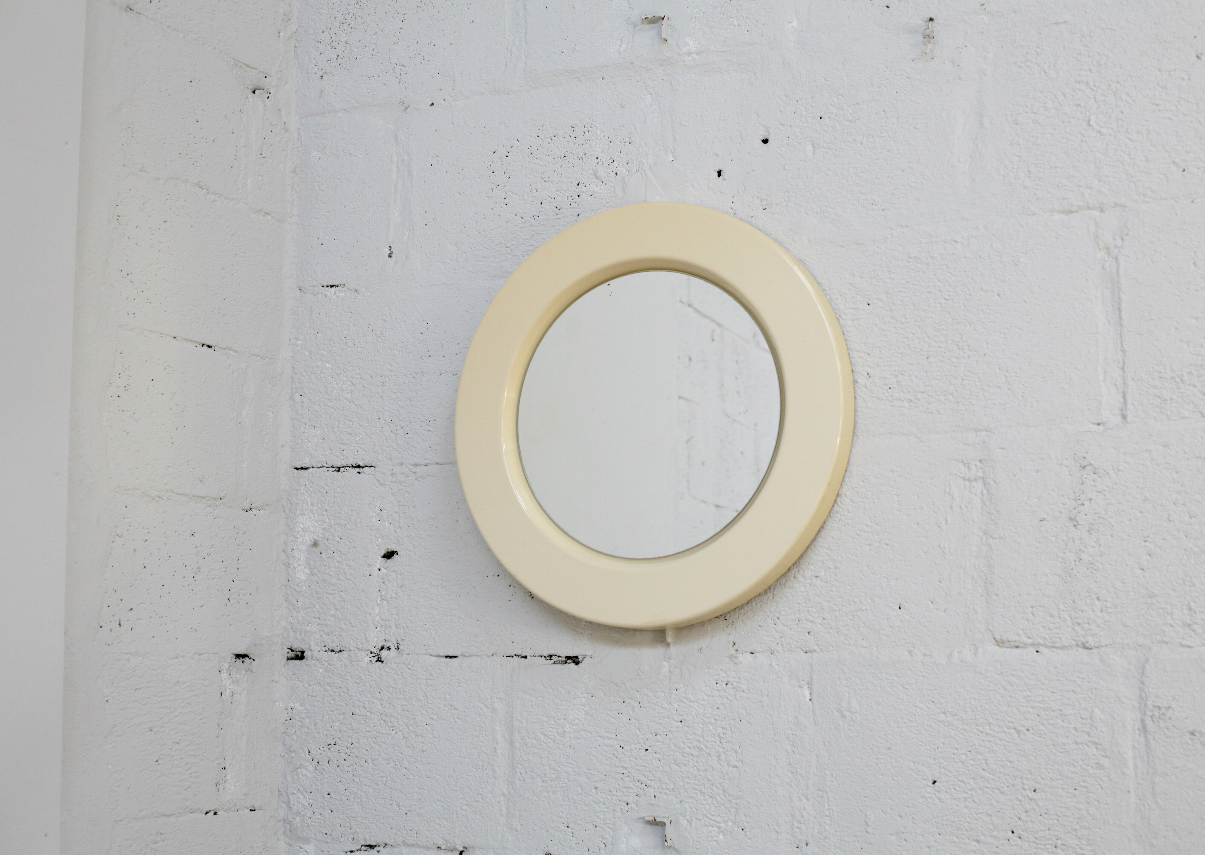 Miroir space age circulaire  couleur "sable", France, circa 1970