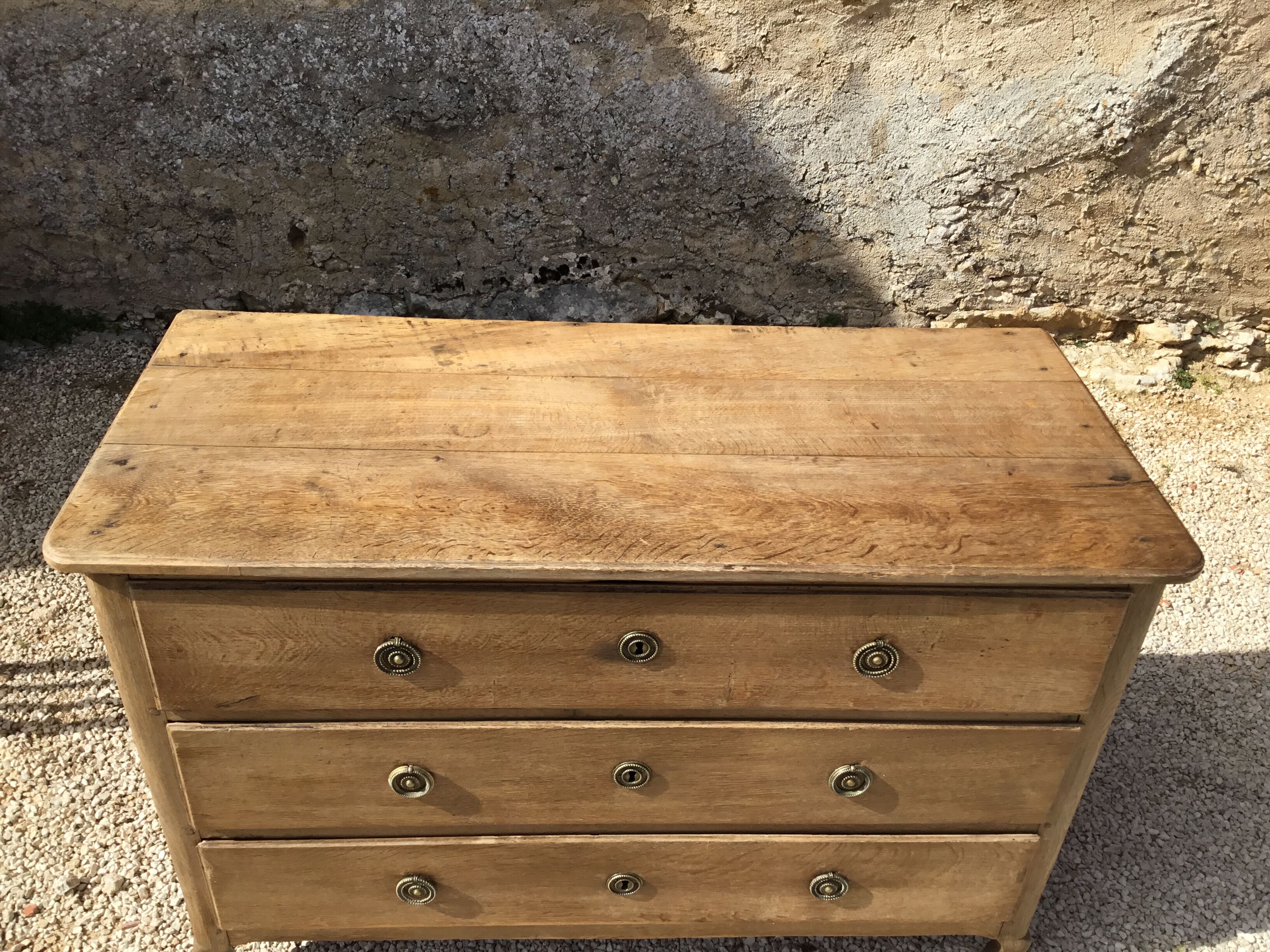 Louis XVI period chest of drawers opening on three drawers