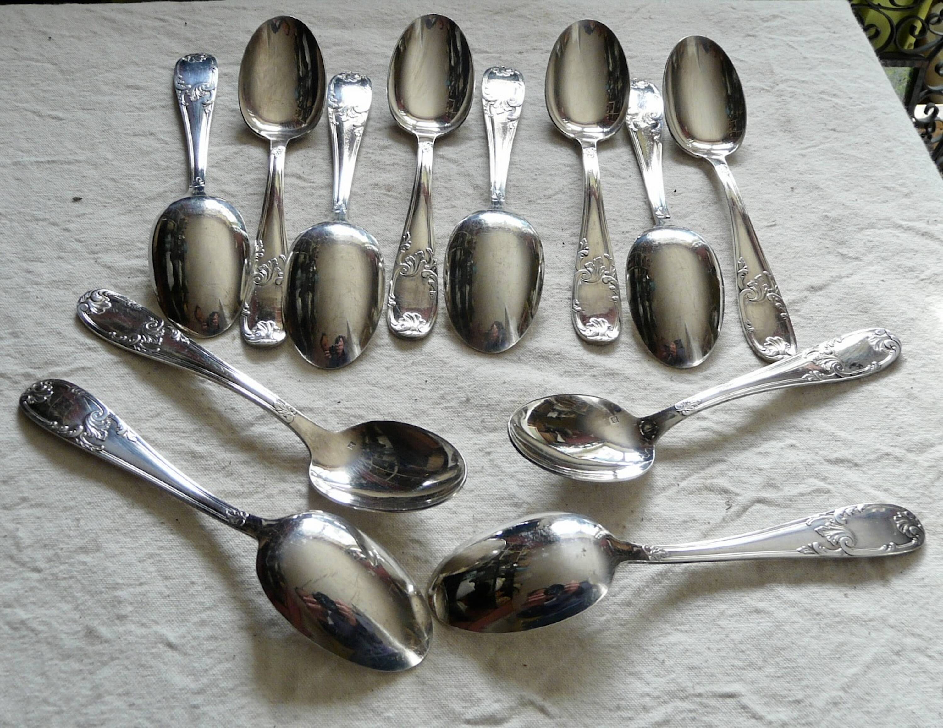 Service of 12 small silver-plated cutlery spoons