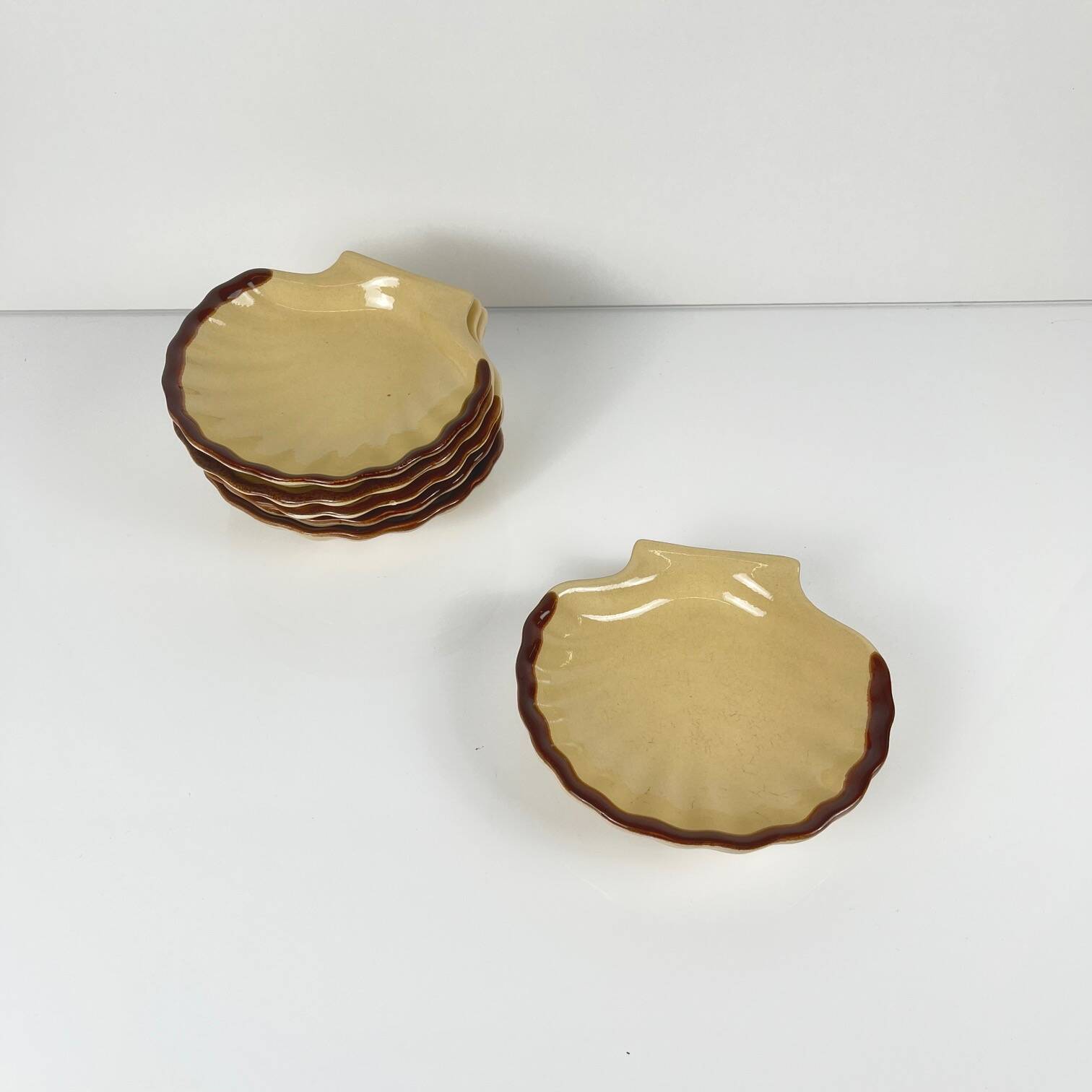 Set of 6 ceramic scallop shells by E. Henry, 1960