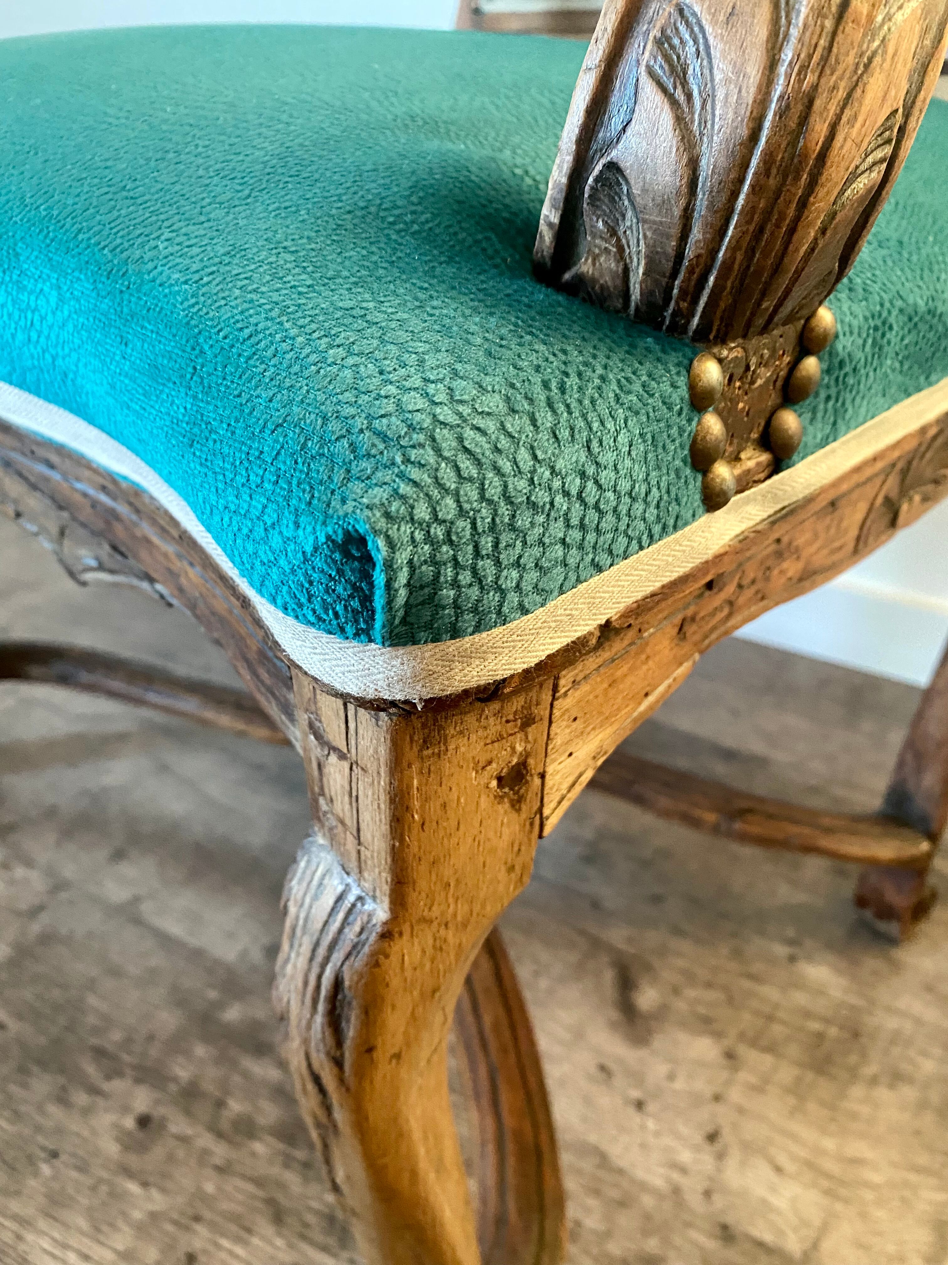 Fauteuil régence retapissé velours vert émeraude