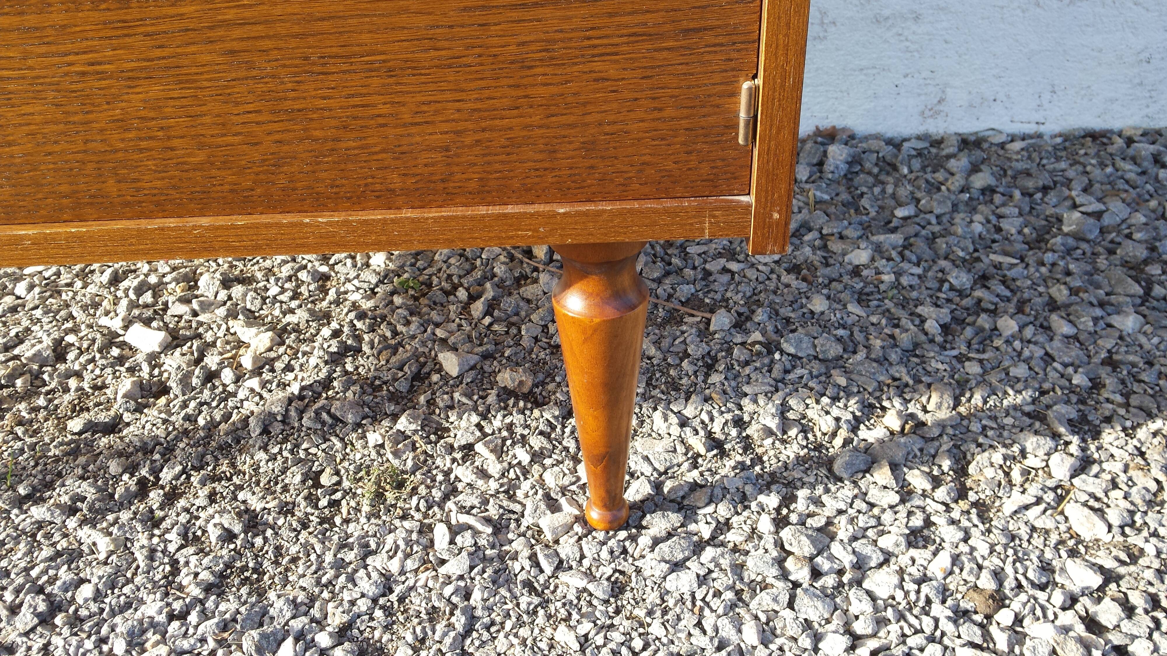 Secretary 60s, compass feet