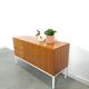 Fineer dressoir uit Zweden met wit stalen poten