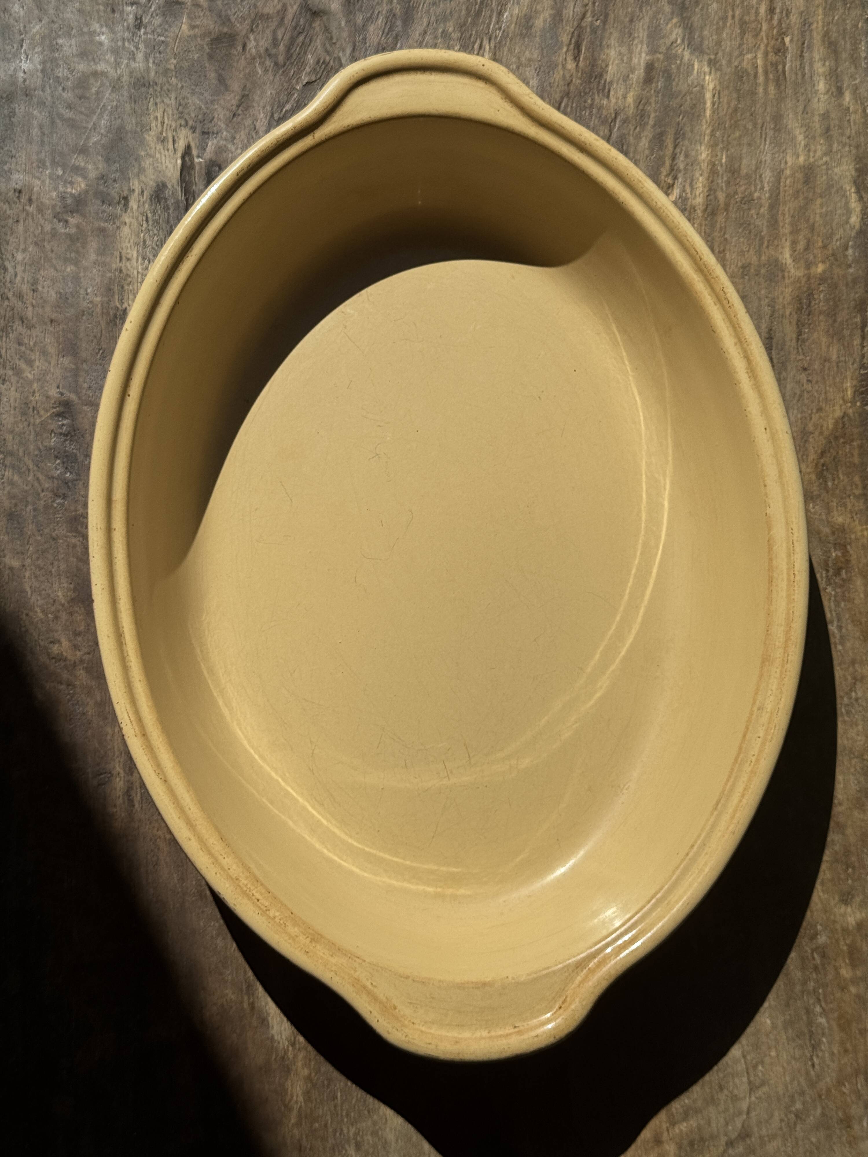 Huge oval oven dish with handle
