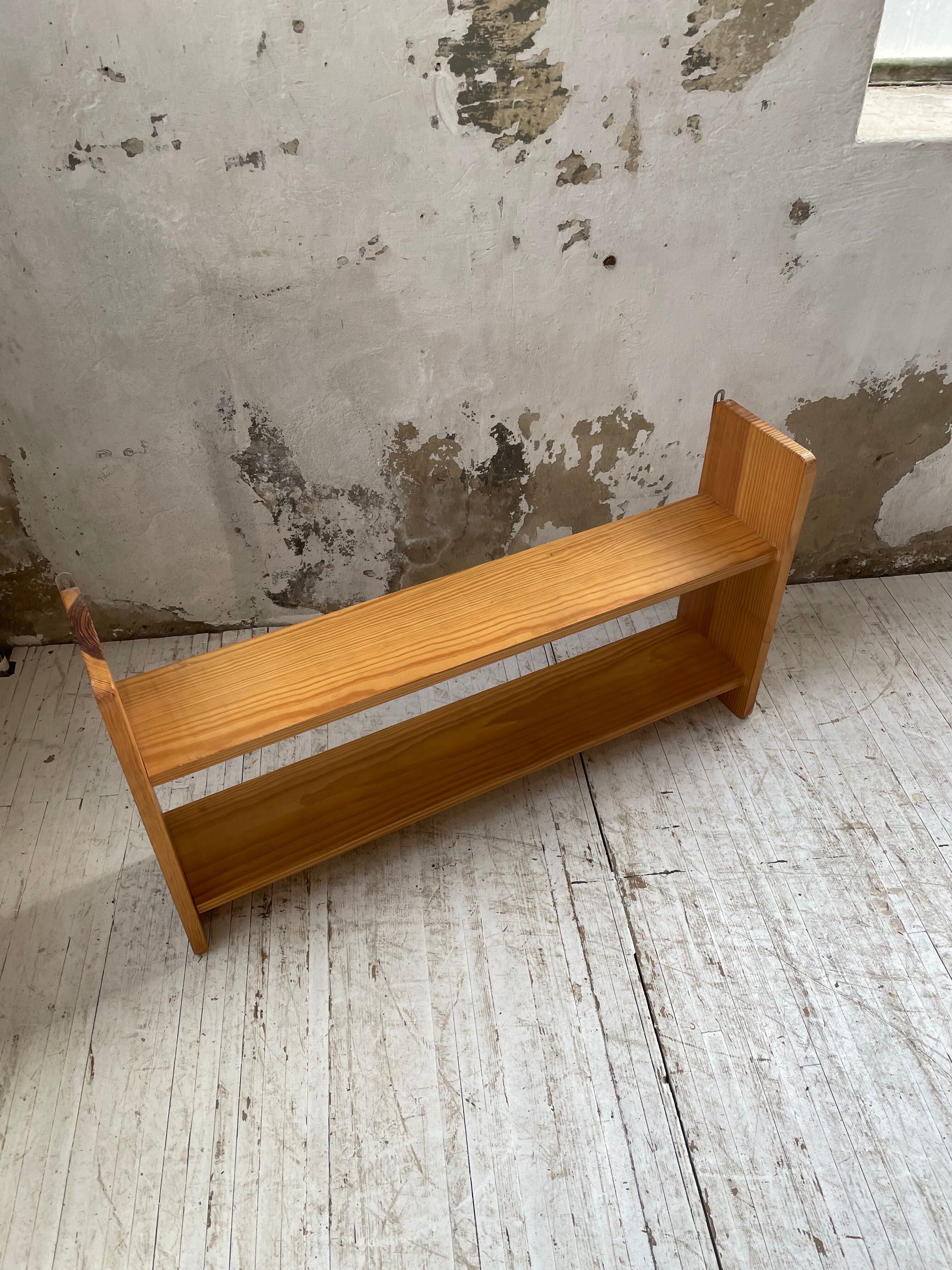 Pine Regain wall shelf