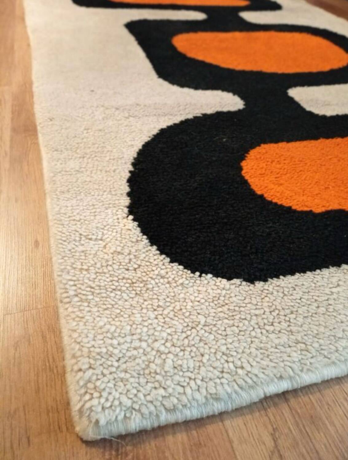 Space age / 70s graphic rug
