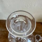 Carafe ancienne en verre moulé