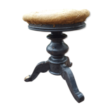 Stool with screw