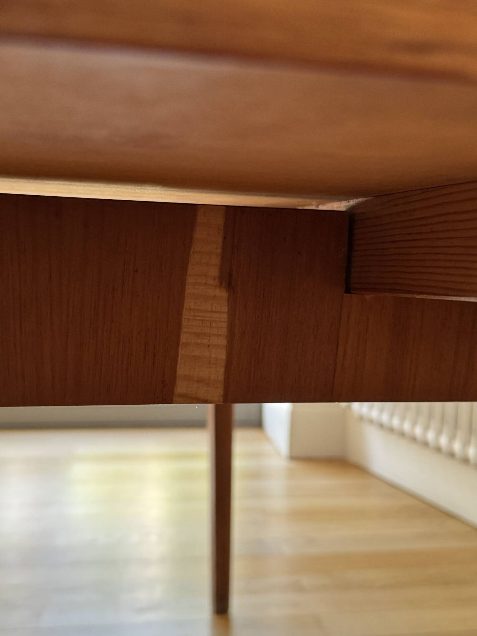 Extendable Scandinavian table
