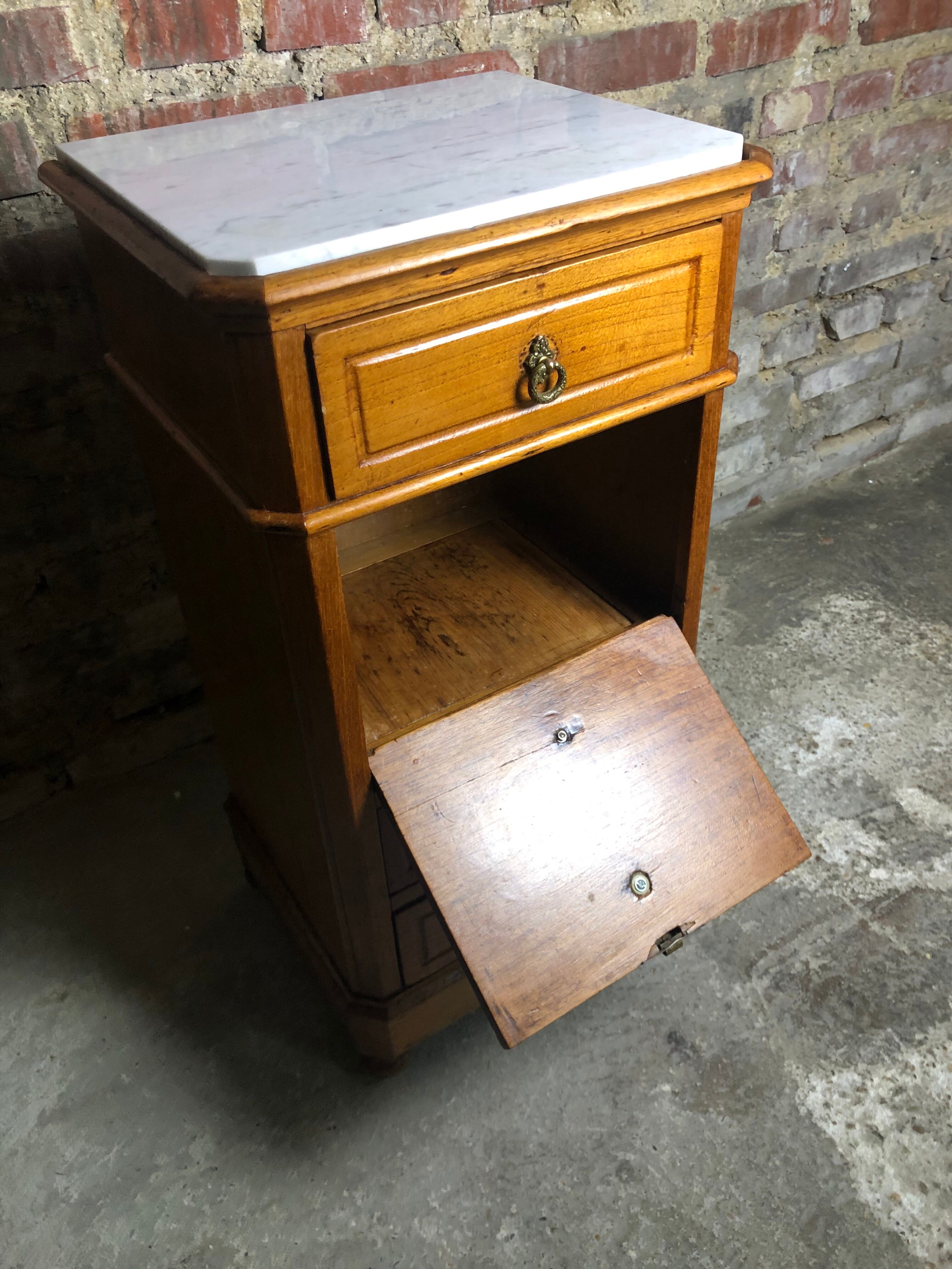 Waxed beech chiffon with white marble top