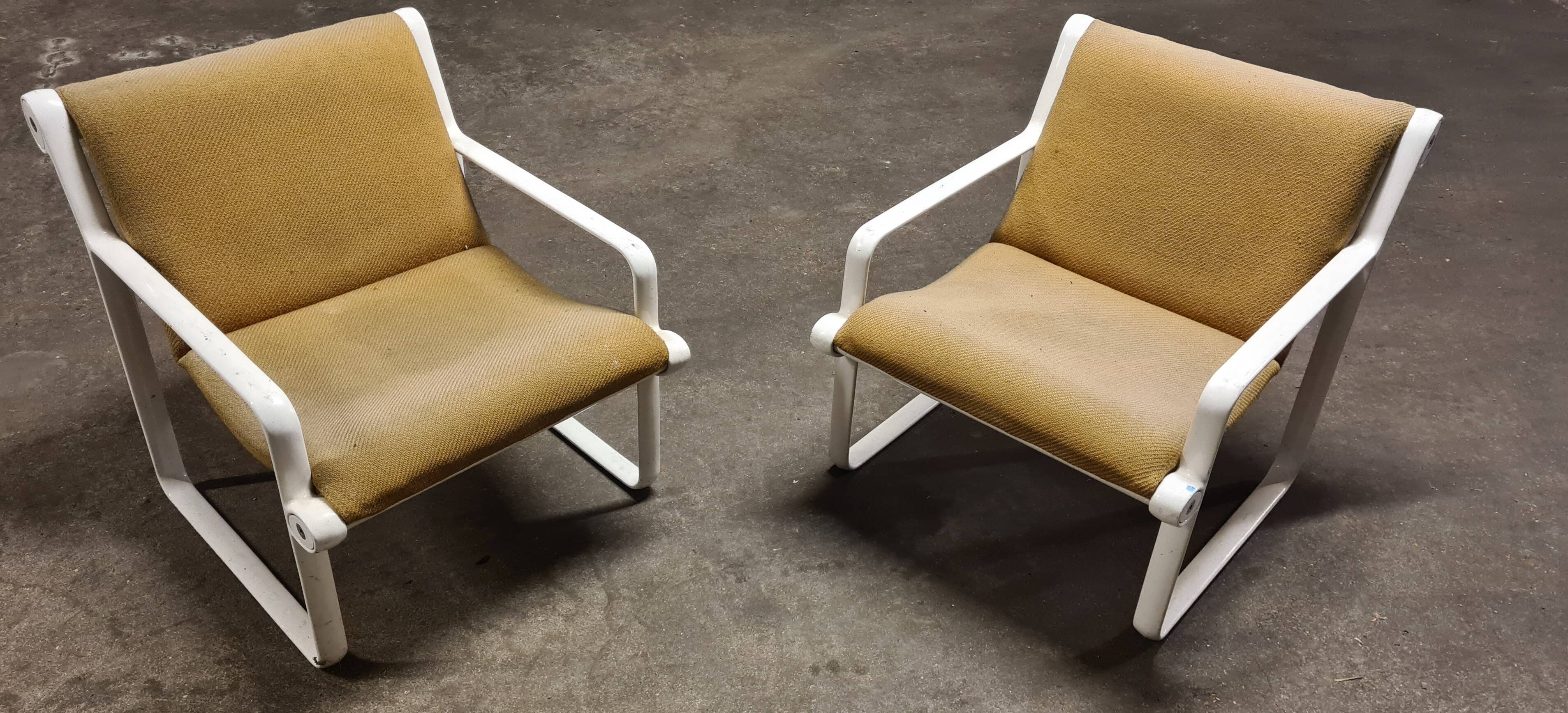 Chairs Hannah and Morrison