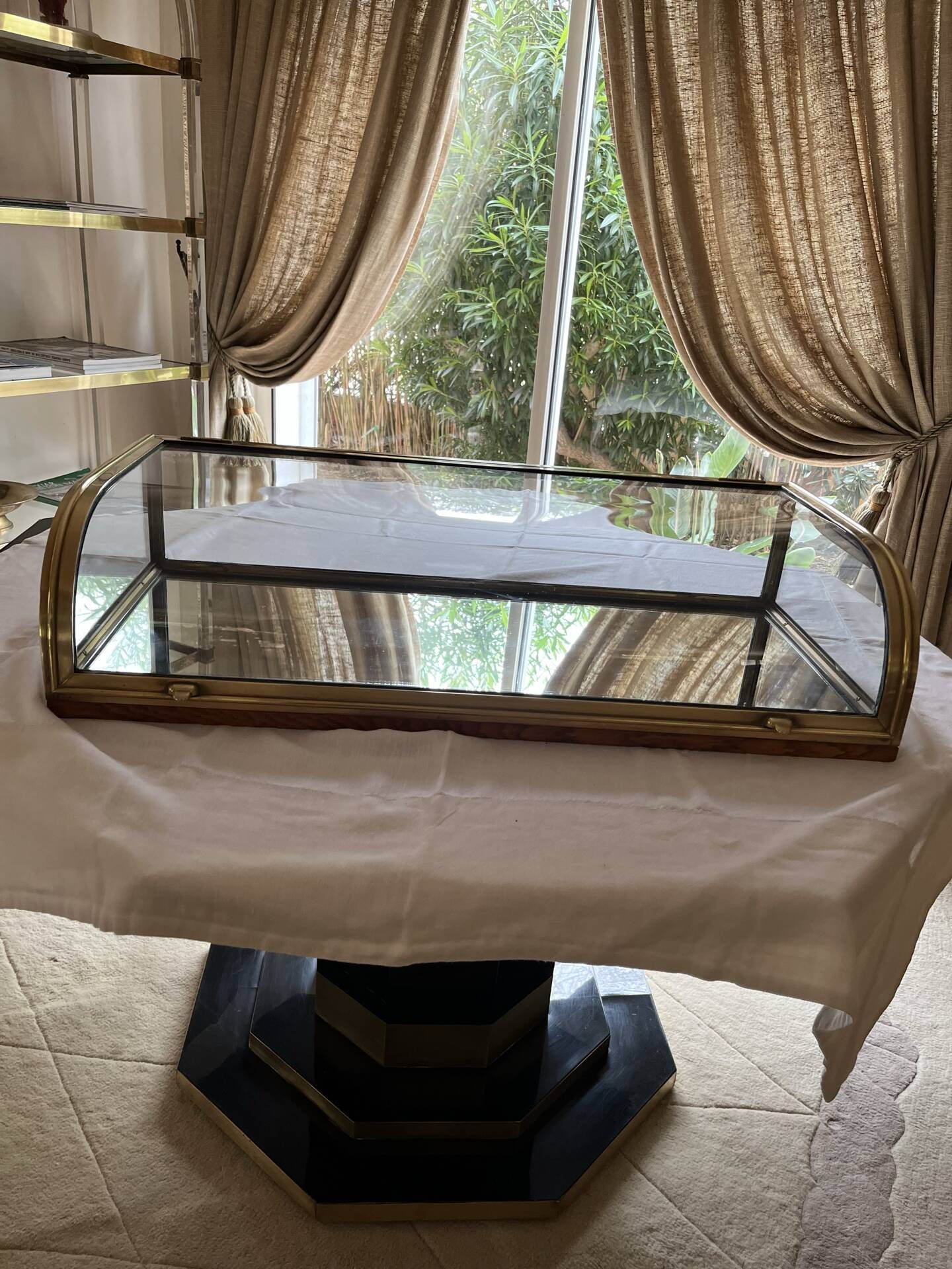 Vitrine bombé de confiseur