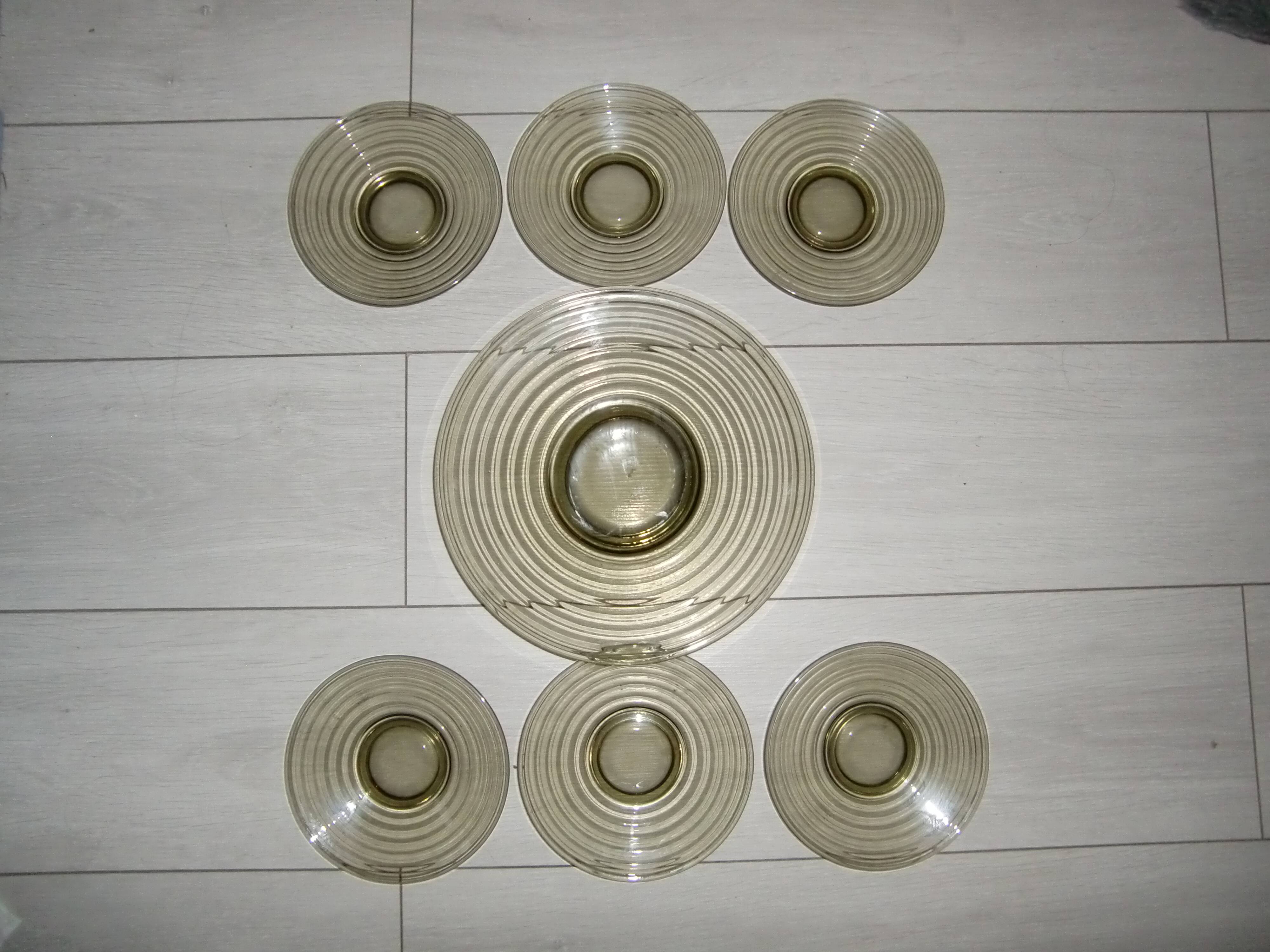 Tray service + 6 small “vinyl” style dessert plates/year 70