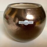 Small round vase, cracked golden ceramic.