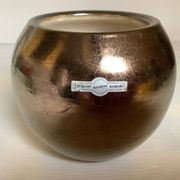 Small round vase, cracked golden ceramic.