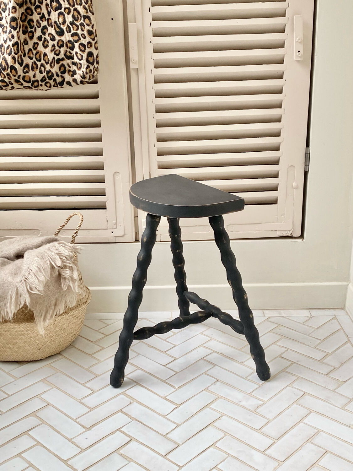 Tripod stool