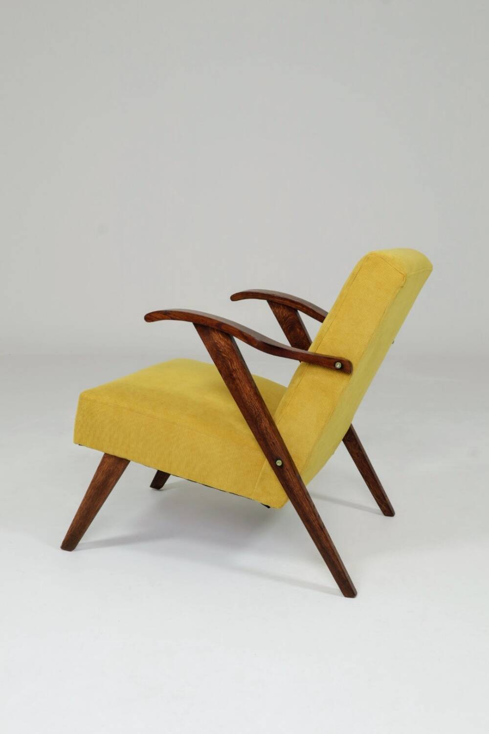 Fauteuil scandinave velours côtelé jaune citron chêne 1960