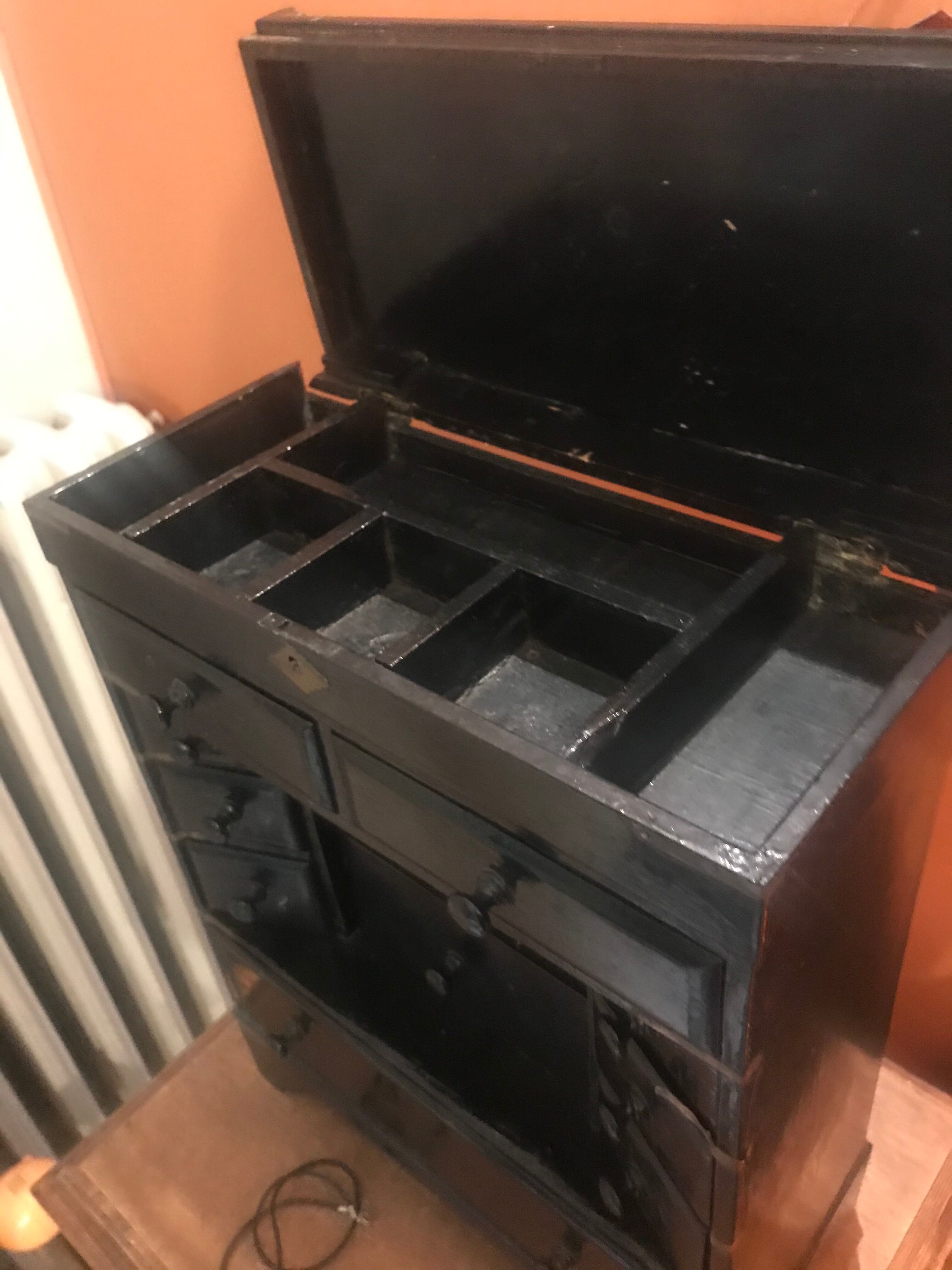 Jewelry box