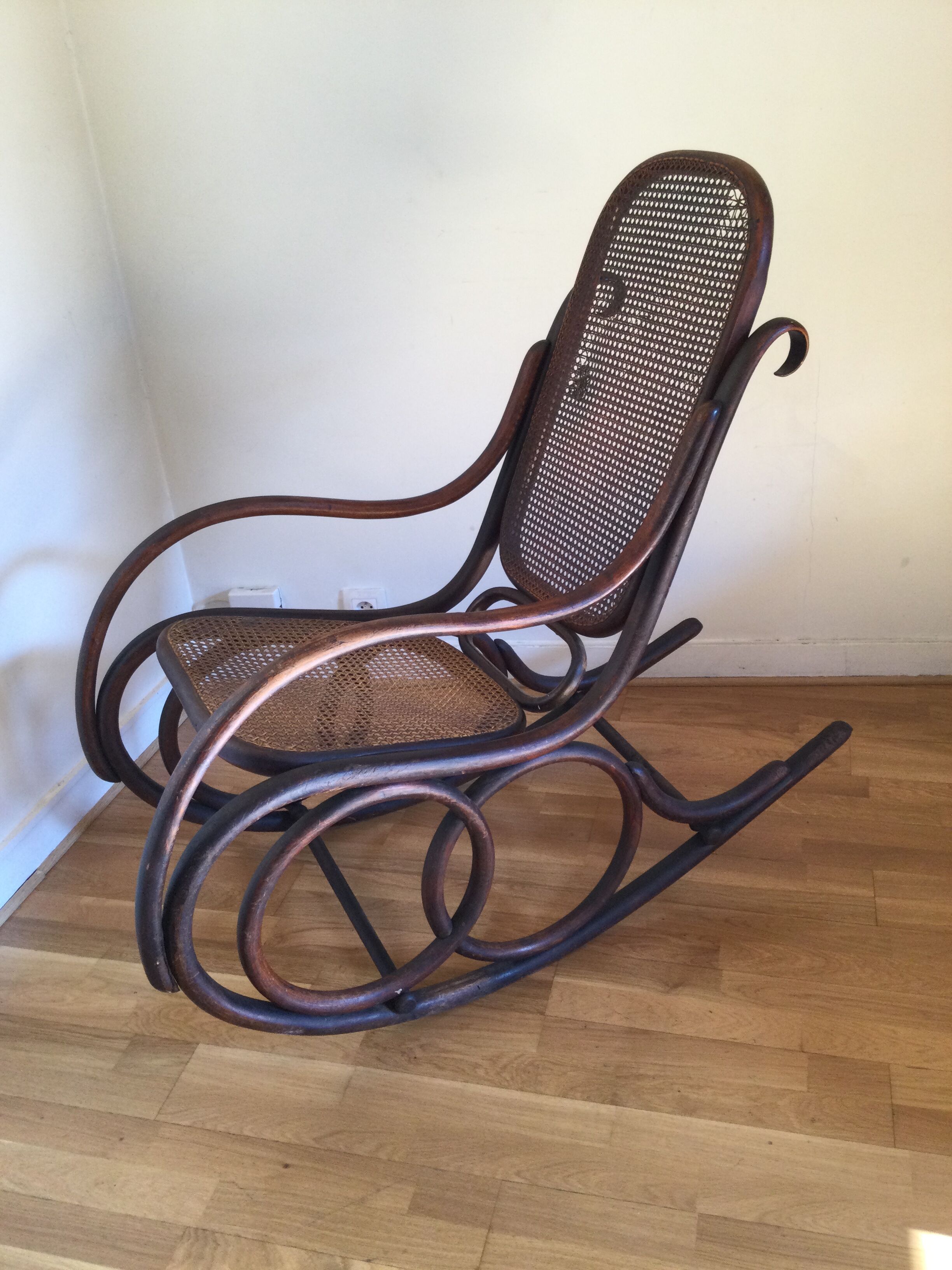 Armchair / rocking chair canned style