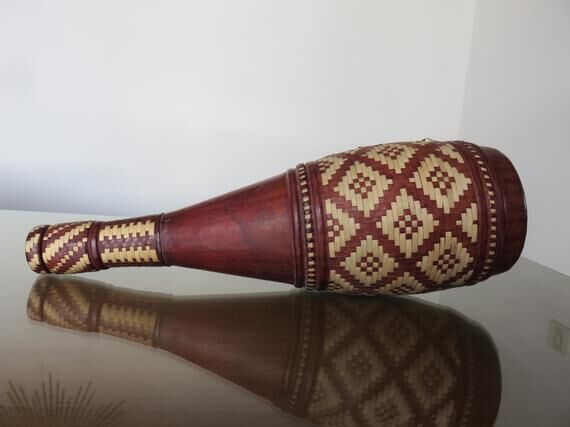 Bouteille éthnique en cuir, années 60-70