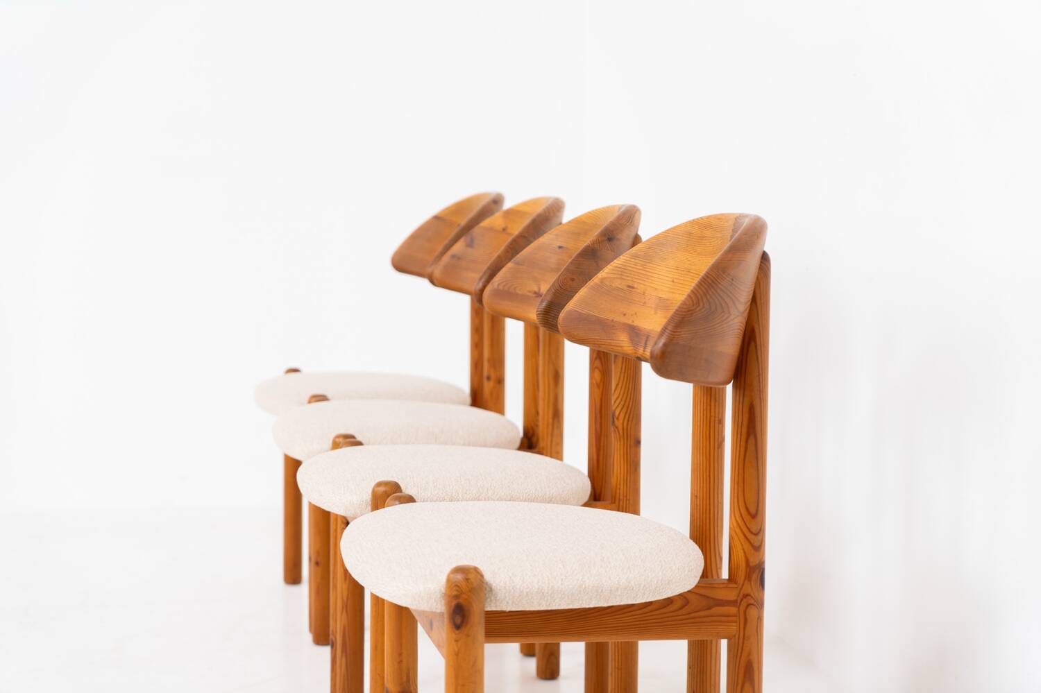 Ensemble de 4 chaises en pin par Vamdrup Stolefabrik (Danemark, années 1970).