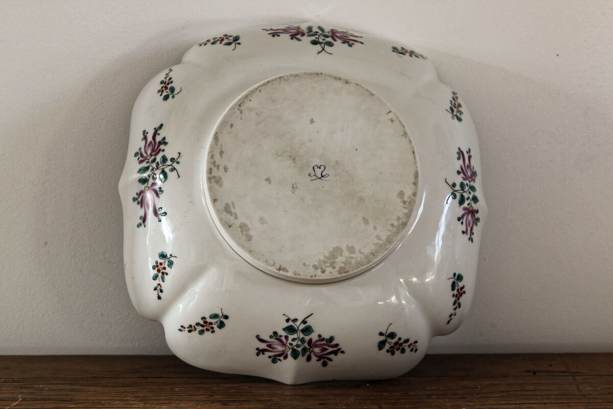 Samson's polylobed porcelain dish
