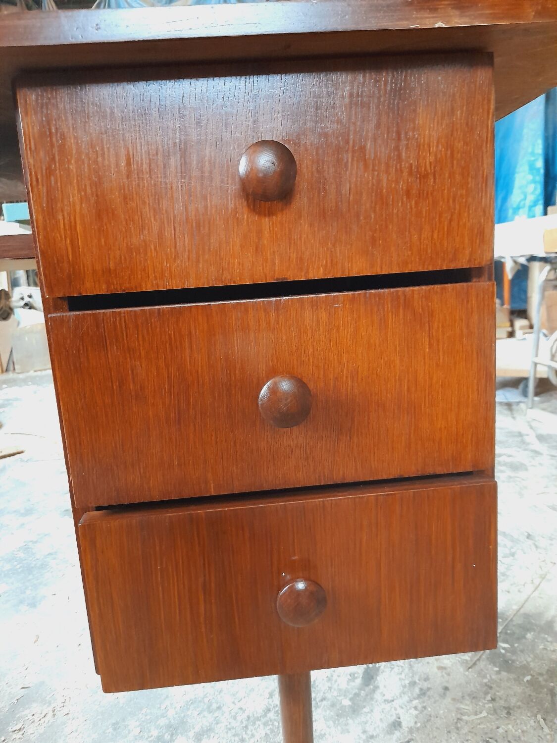 Vintage desk feet compass