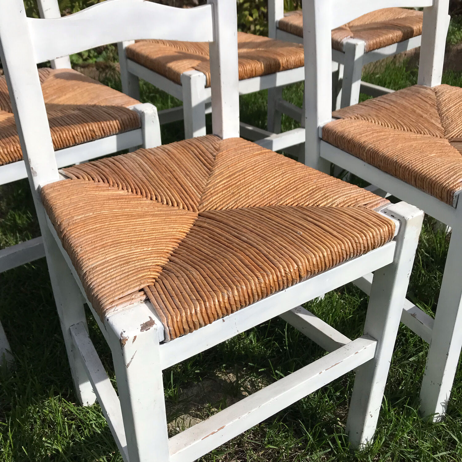 6 chaises blanches en bois assises paillées