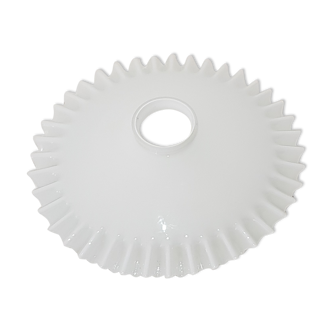 Suspension en opaline blanche abat-jour froufrou dentelles - antique french vintage.