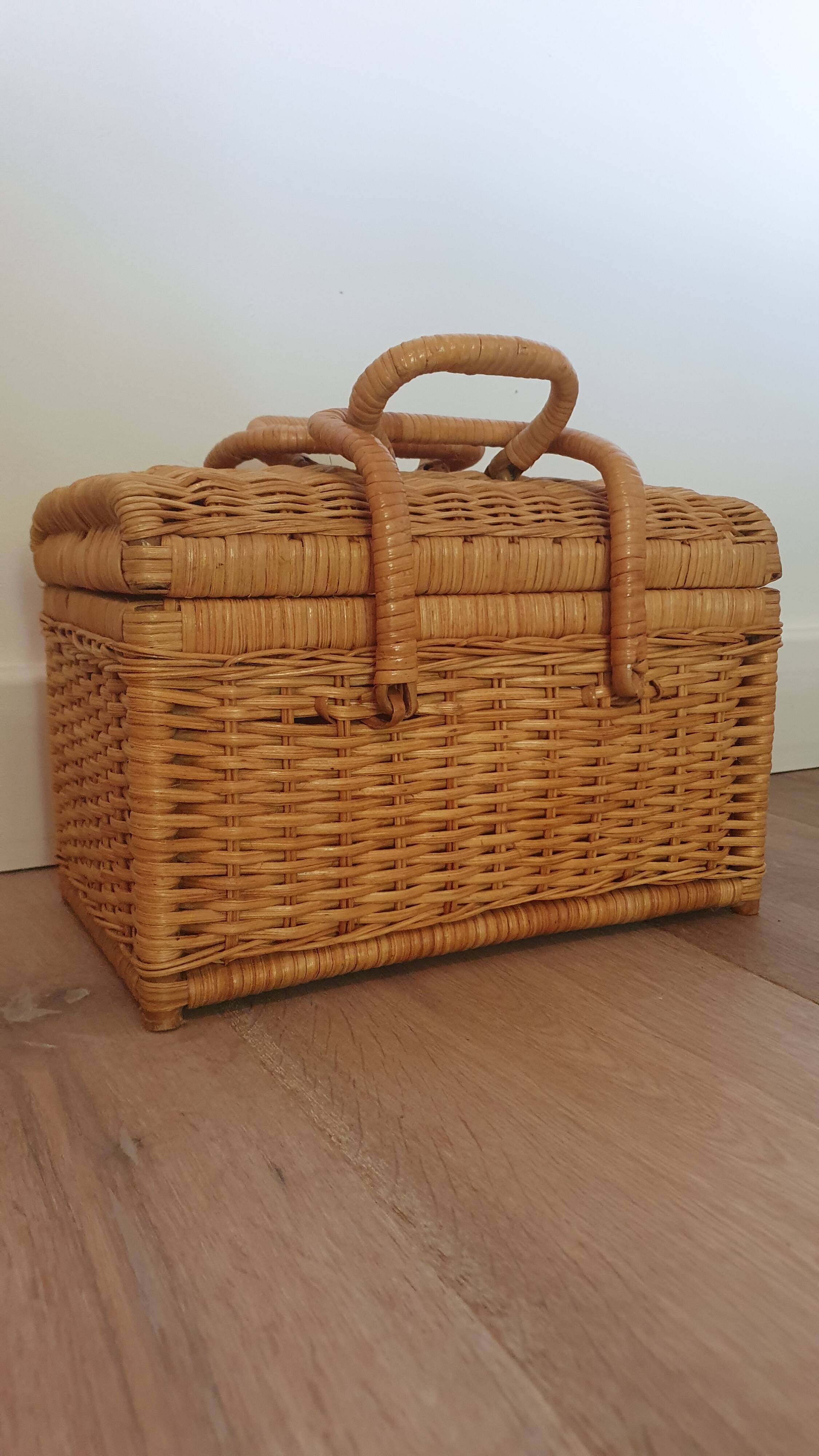 Vintage rattan and wicker picnic case - LPR22065