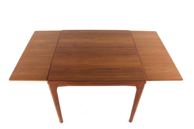 Henning Kjaernulf pour la table à manger carrée extensible Vejle - design danois